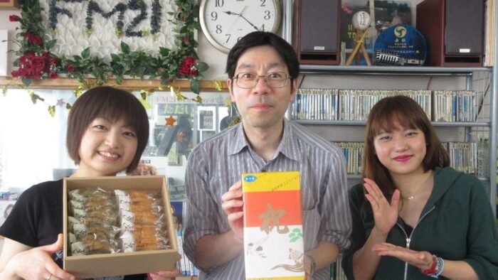 パーソナリティーゆたしくうにげ～さびらさんからラスク頂きました(^。^)