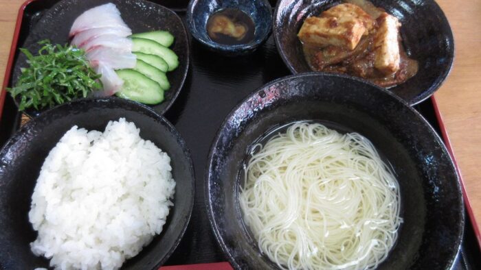 ランチ・・・渡口初美先生のお店まんがん