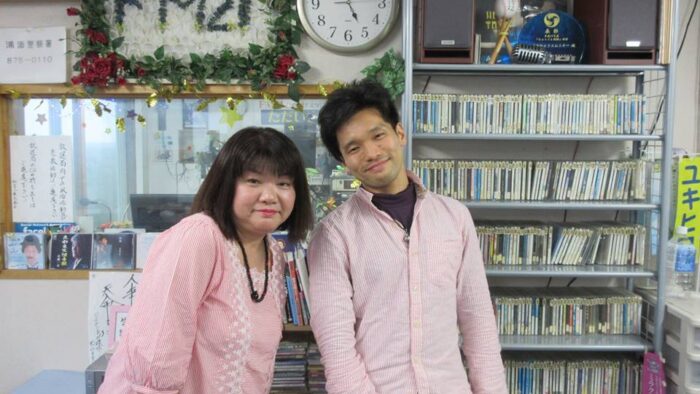 番組名「香水里雨の色は不思議や楽し」毎月第１・３水曜日２０時～２１時オンエア ♪今月の色は「青」です♪