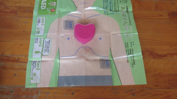 心肺蘇生講習会・・・・一人1台ずつのトレーニングキットを用いてDVDを見ながら胸骨圧迫（心臓マッサージ）とAEDの使用方法を学習！