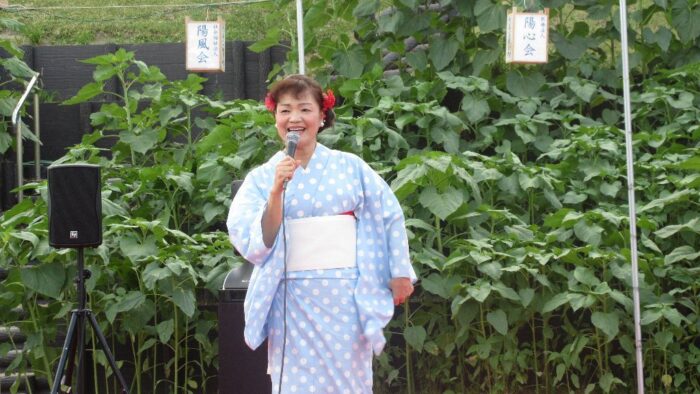 第２回大石公園ひまわり祭ステージにて糸山ゆり子さん熱唱！FM21・レキオ・本部３局中継でお届けしました(^。^)