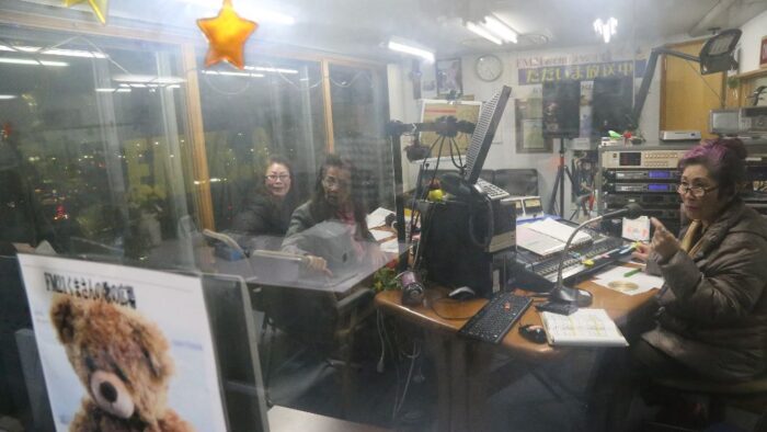 毎週火曜日１８時～２０時オンエアー「ふるさとのくがにうた」のお姉さま方(^。^)いつみグループです。